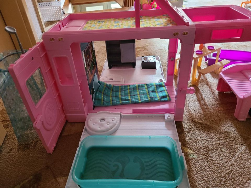 Barbie 3-in-1 Dream Camper in Kaltwasser