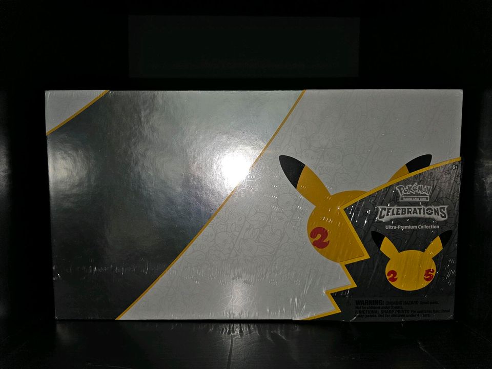Verkaufe 25th Anniversary Pokemon Ultra Premium collektion in Heidelberg