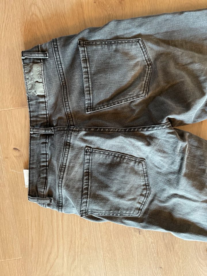 Moderne Jeans Hose grau wie neu gr 34 Pageone in Minden