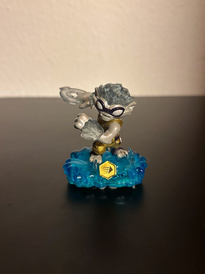 Skylanders Giants (Wii Edition) + Portal + 16 Figuren in Backnang