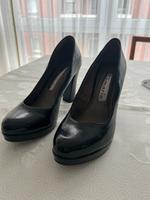 Pumps Plateau 10cm Absatz Tamaris  Gr 37 schwarz Lack Neu Nordrhein-Westfalen - Neuss Vorschau