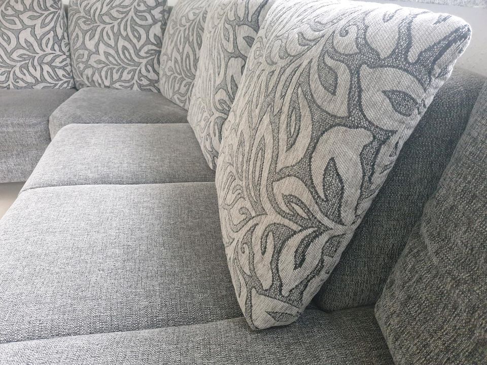 Designer Sofa Couch anthrazit grau Muster Kissen Germany L-Form in Hessen -  Kassel | eBay Kleinanzeigen ist jetzt Kleinanzeigen