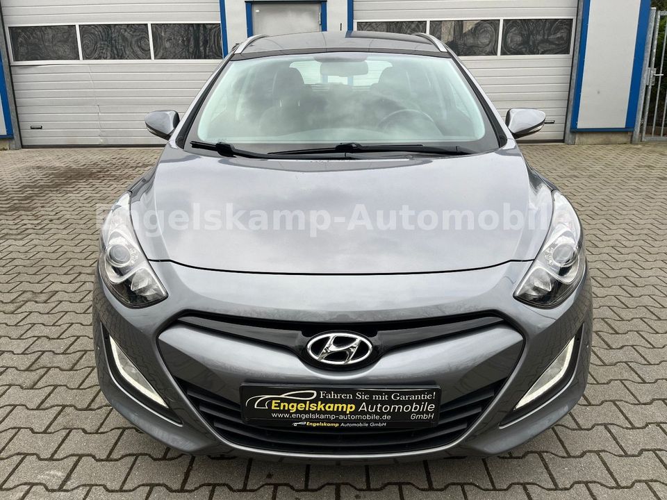 Hyundai i30 1.6 cw Style/AUTOM./TEILLEDER/ALLW./KEYLESS in Oer-Erkenschwick