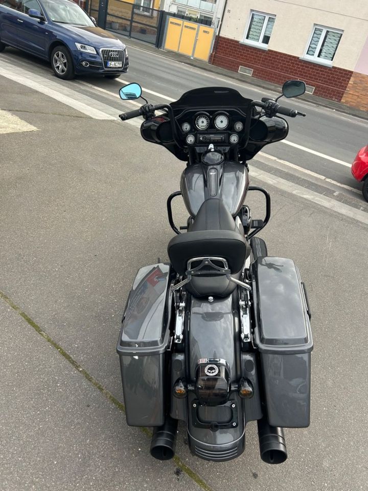 Harley-Davidson Flhx Steet Glide in Dreieich