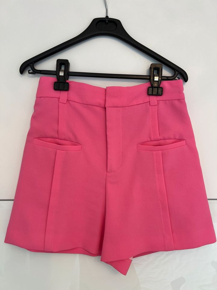 Zara Bermudashorts mit Hohem Bund und Zierfalten in München