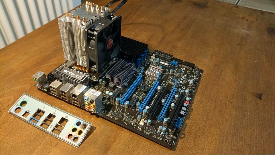 Mainboard MSI X58. Intel Xeon.  Corsair 24GB RAM in Wildberg