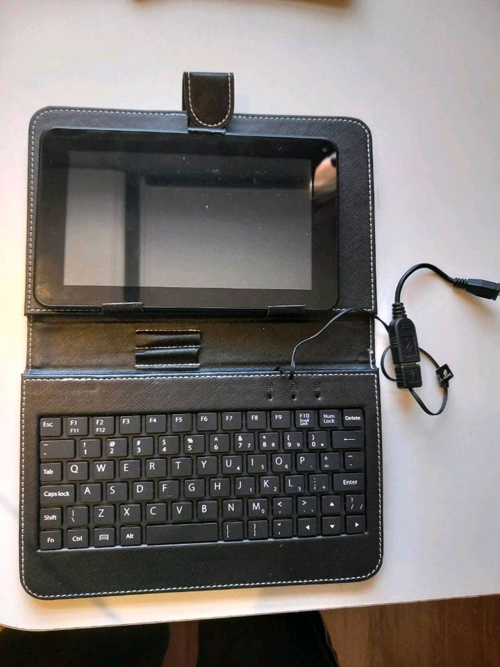 7 zoll Tablet mit Einband und Tastatur in Willich