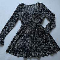 Shein Kleid schwarz weiß Blümchen Gr S Nordrhein-Westfalen - Lindlar Vorschau