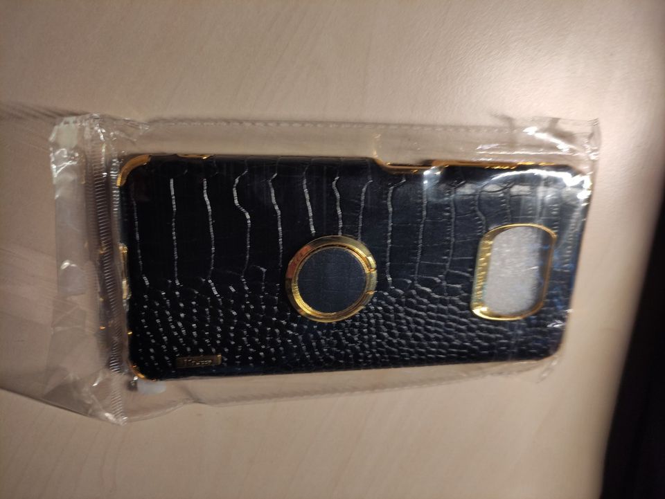 Xiaomi Poco X3 NFC Hülle, Cover, schwarz + gold in Hünfelden