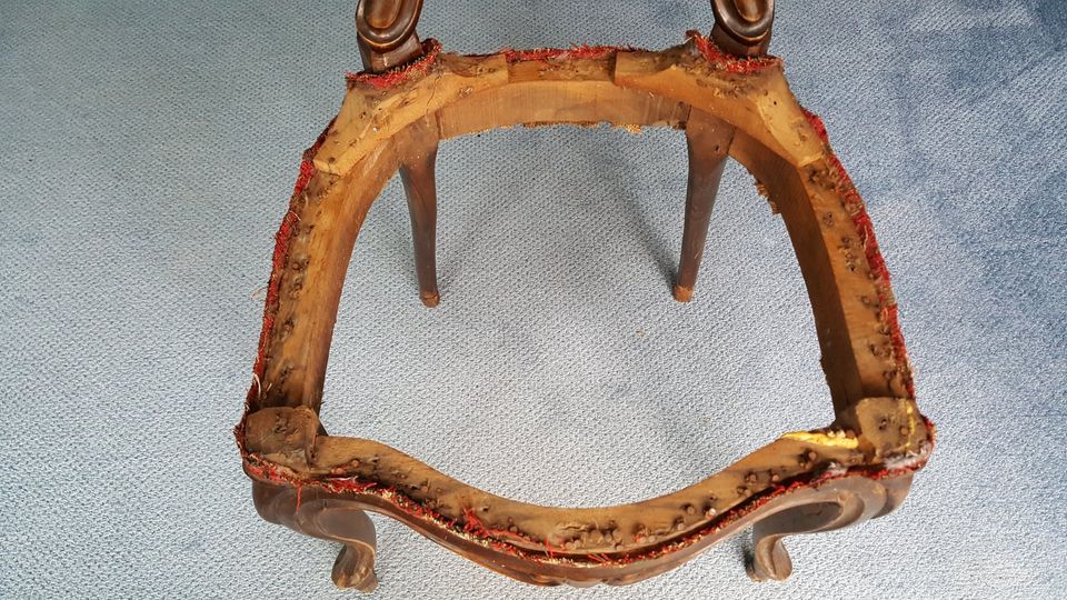 Antiker Stuhl zum Restaurieren in Hennef (Sieg)
