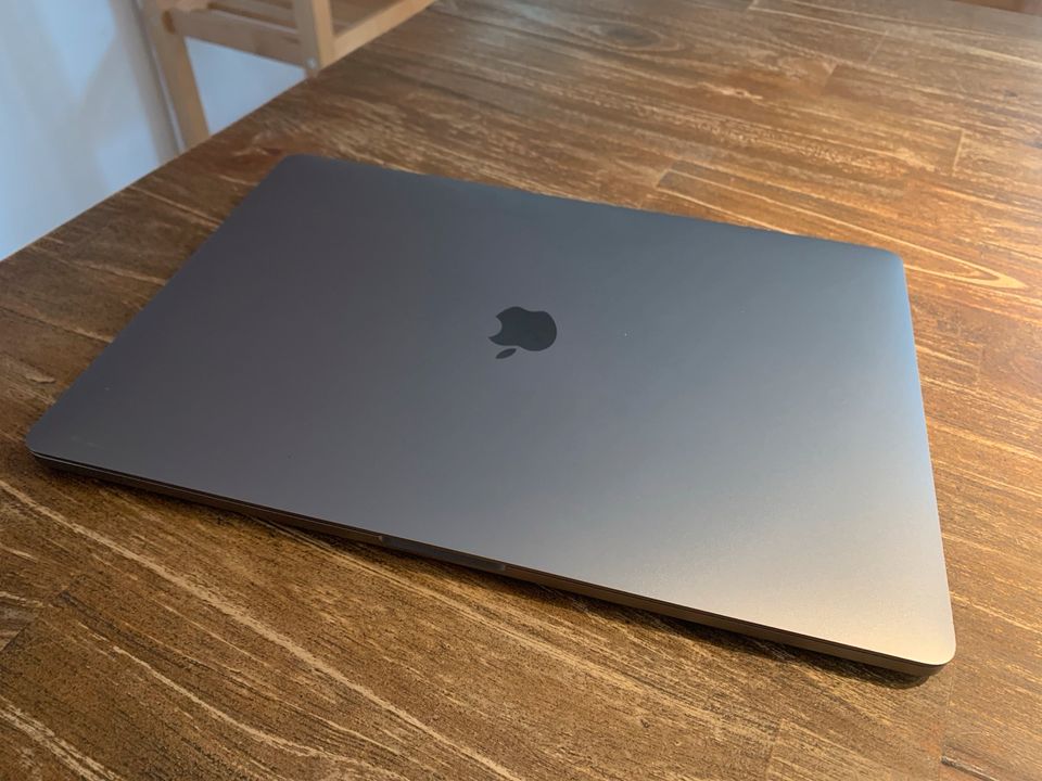 MacBook Pro 2019 | 16“ | i9-9880H | 16GB | 1TB SSD | 5500M 4GB in Augsburg