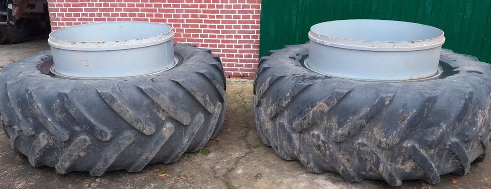 Zwillingsreifen 710/70R42 an 42" mit 8 Verschlüssen, Deere in Trittau