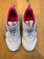 NIKE Turnschuhe, weiß/pink/lila, Größe 33,5 Sachsen - Auerbach (Vogtland) Vorschau