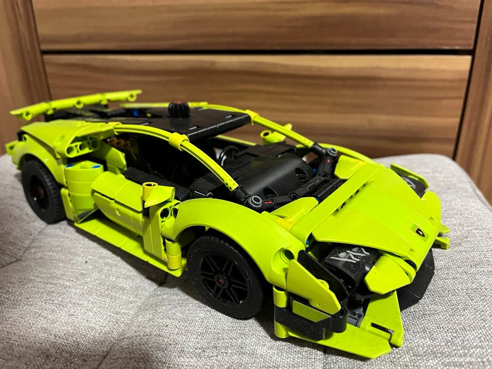 Lego Technik Lamborghini Set 42161 in Weibern