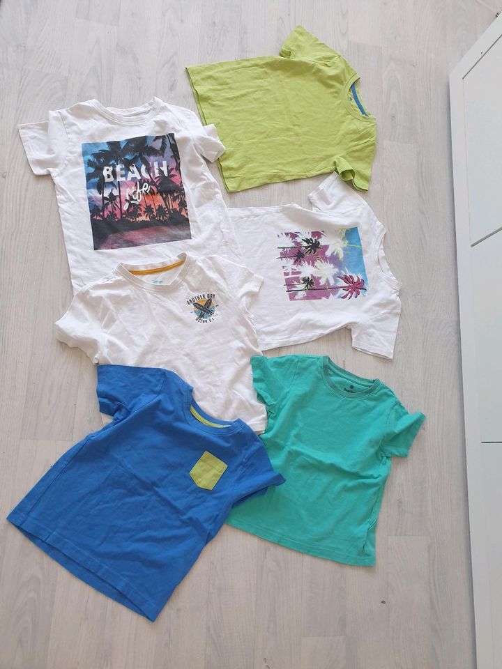 Kinderkleidung Kurze Hose Kurze T-Shirts Gr 110 116 in Hofheim am Taunus