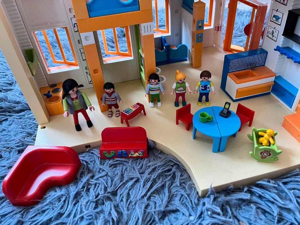 schöne Playmobil Kita in Berlin