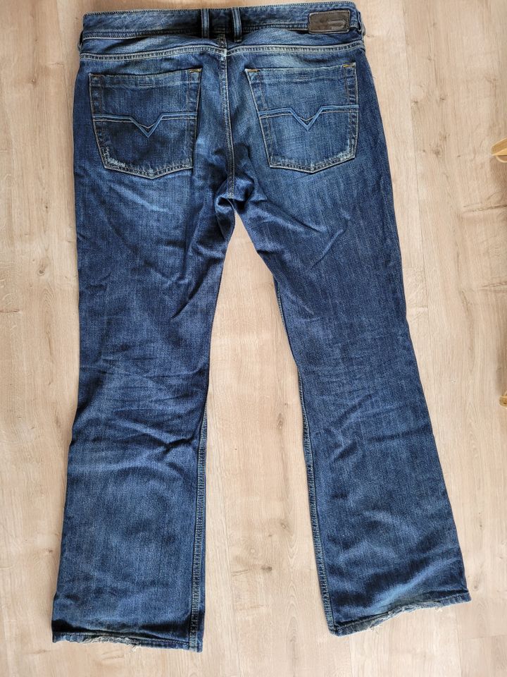 Diesel Herren Jeans Zathan W33 L32 0071S Bootcut in Kaufbeuren