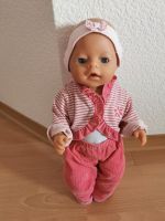 Hübsche Puppe Baby mit Fläschchen Nordrhein-Westfalen - Warburg Vorschau