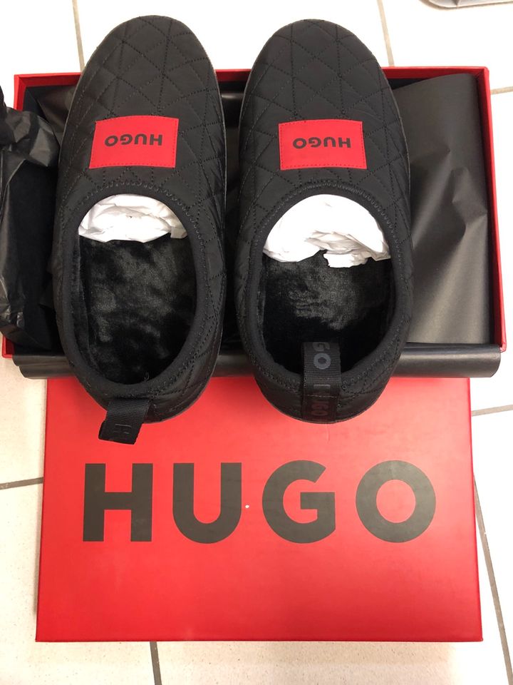 HUGO BOSS 41 Hausschuhe schwarz unbenutzt NEU Sandalen in München