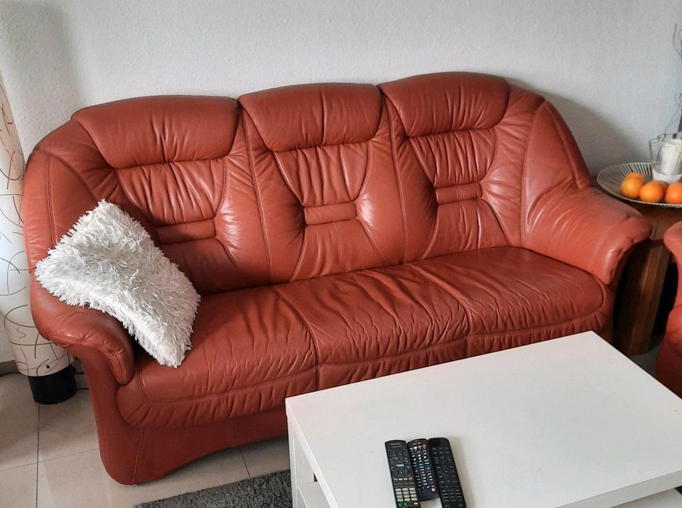 Leder Couch + Elektrischer Relax Sessel Elastoform in Duisburg