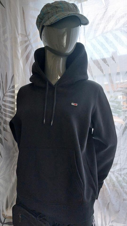 Adidas Hose u. Tommy Jeans Hoody in Gr. M in Hildesheim