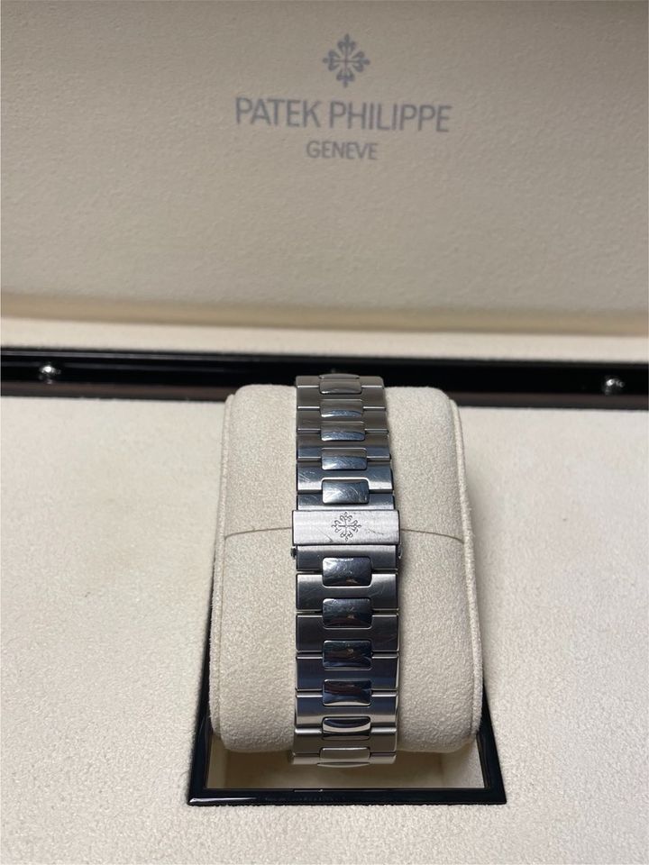 Patek Philippe Nautilus 5711A/1A-001 Blue Dial Full Set DE ‼️ in Neunkirchen Siegerland