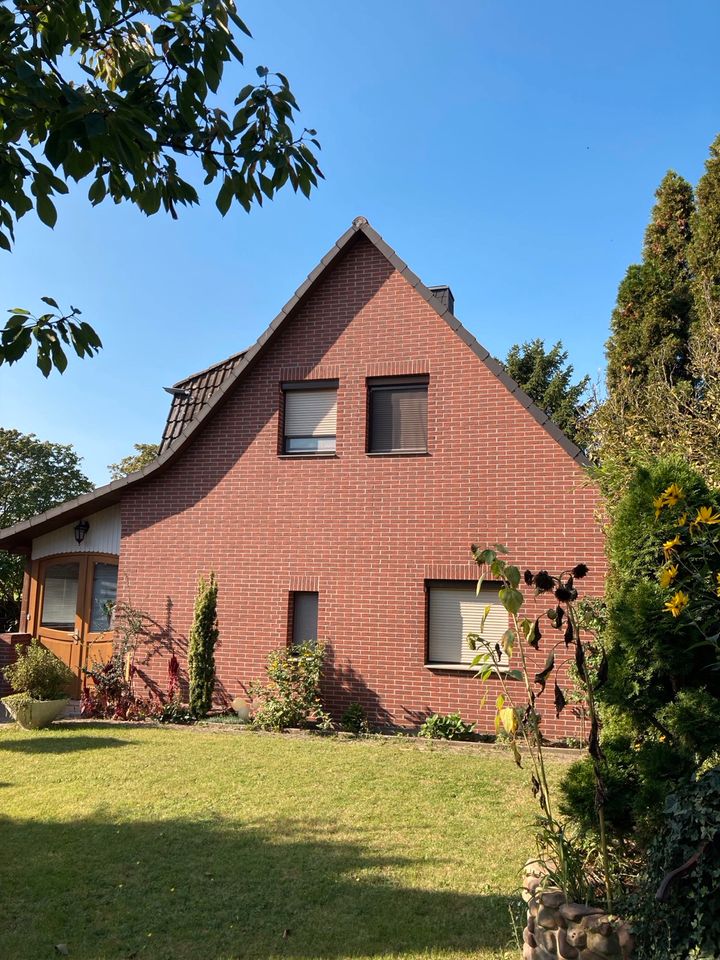 Einfamilienhaus auf großem Grundstück mit Bauplatz in Wedemark