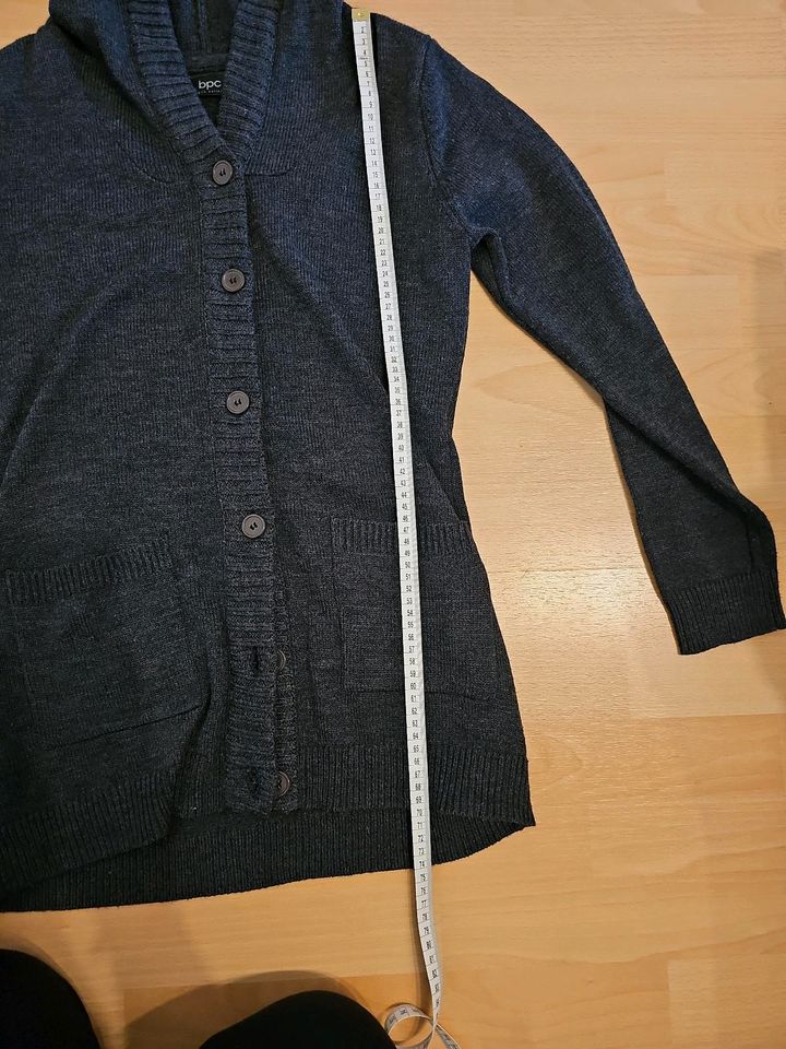 Strickjacke Cardigan grau dunkelgrau 40/42 Bon Prix in Nienburg (Weser)