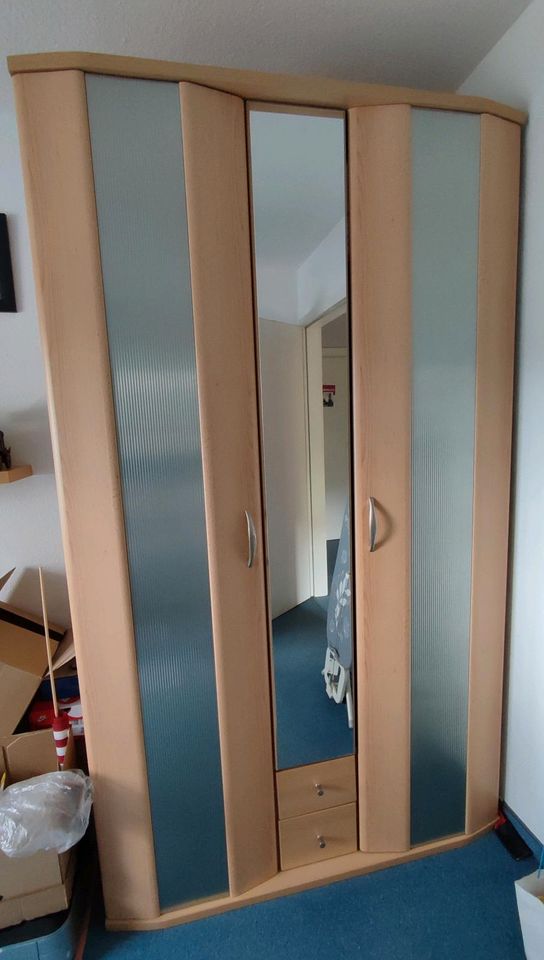 Kleiderschrank Holz mit Spiegel in Dresden