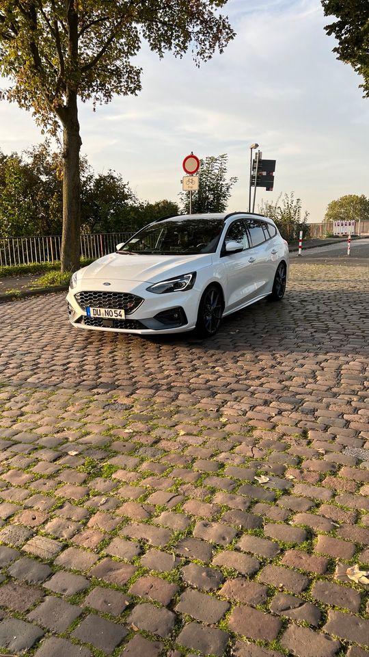 Ford Focus ST Turnier MK4 in Duisburg