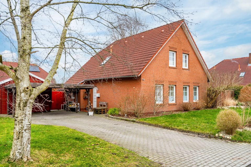 Sechs Zimmer – Gepflegtes Einfamilienhaus im Zentrum von Moordorf in Südbrookmerland