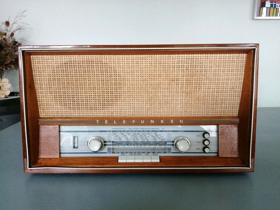 Altes Telefunken Largo 1462 Radio, Röhrenradio, Top Zustand in Lorsch