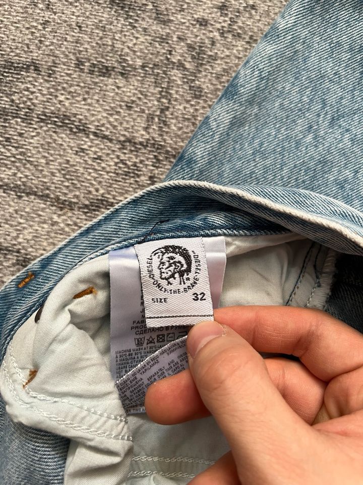 Diesel Mharky Blue Jeans Print 32/32 Neuwertig in Cloppenburg