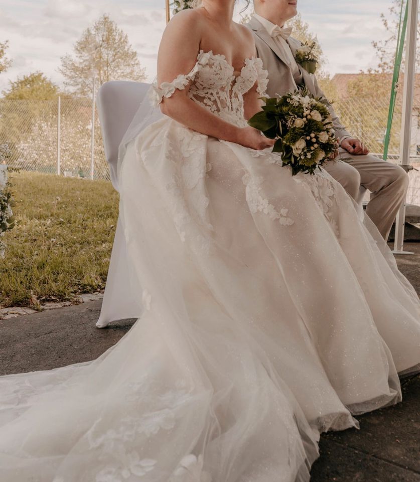 Brautkleid/Hochzeitskleid von Enzoani „Sheryl“, Gr. M, NP: 3299€ in Buseck