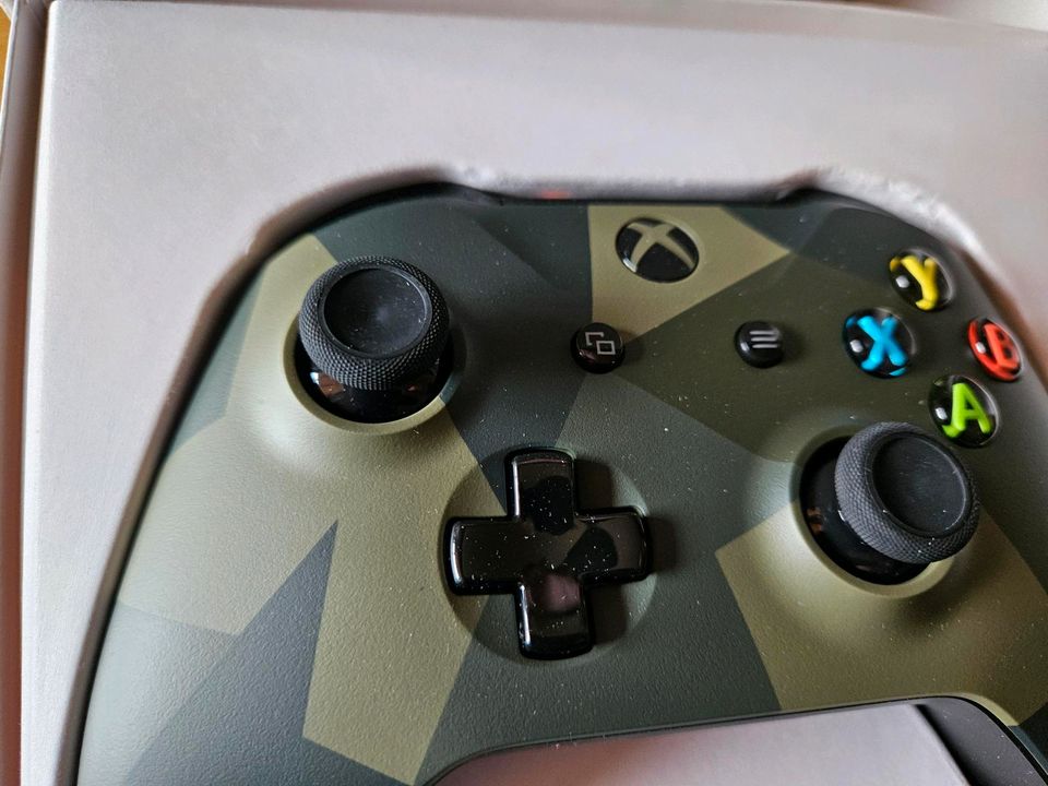 Xbox One Controller - Armed Forces II in Dresden