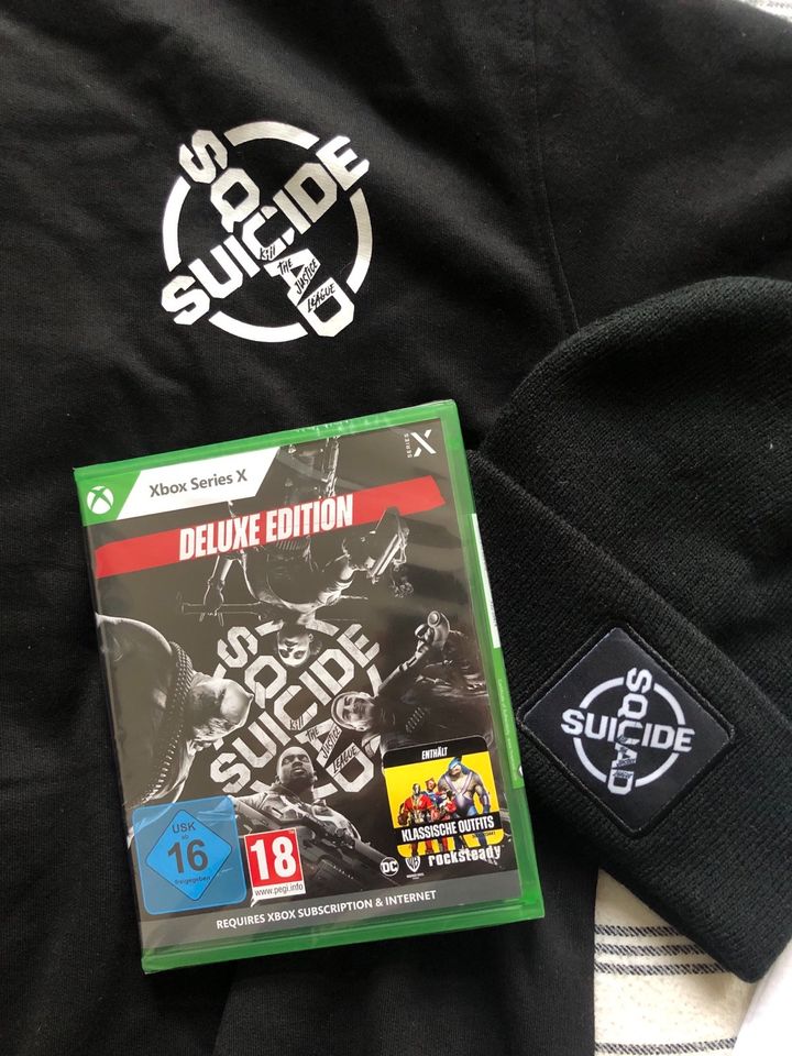 (Xbox) Suicide Squad - Deluxe Edition PLUS MERCH - NEU+OVP in Berlin