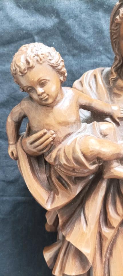 Sehr schöne Madonna mit Jesukind Holz-Optik H v. M Material? in Schweitenkirchen