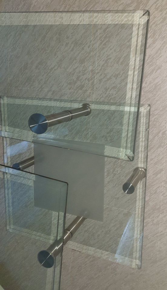 schwenkbarer Glastisch mit Chrom Füßen 3 Ablageplatten in Wuppertal