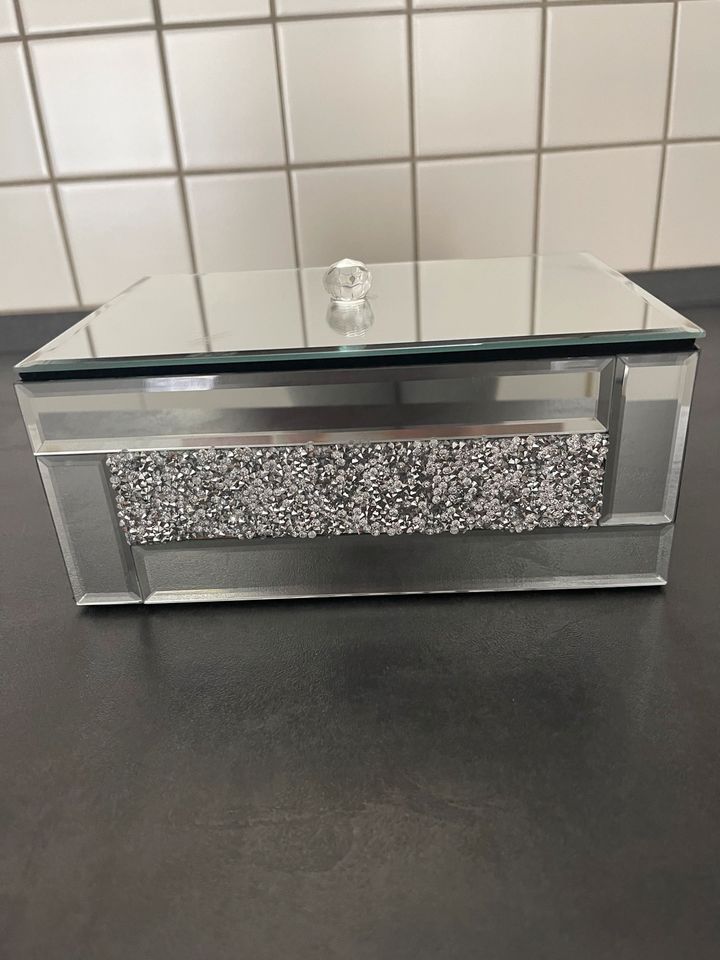 Aufbewahrungsbox mit Spiegel Glas Schmuckbox in Hanau