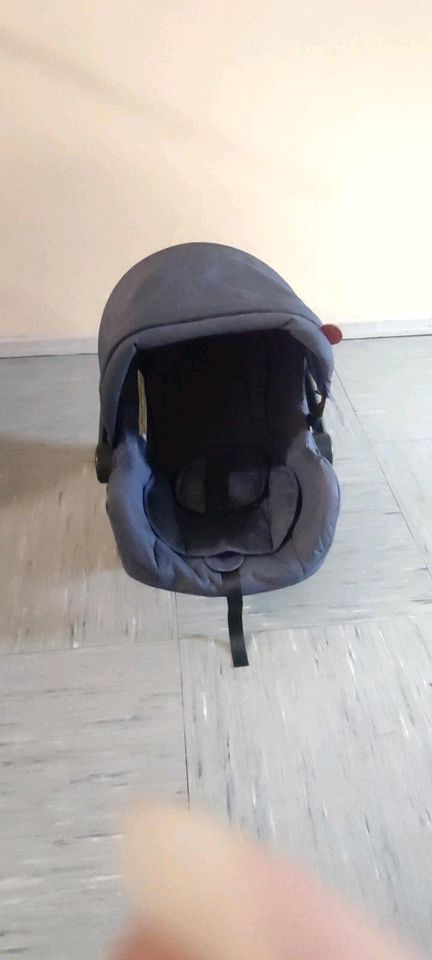 Kinderwagen in einem guten Zustand in Heusenstamm