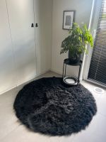 Ikea Teppich rund schwarz Fell Optik „neuwertig“ Hessen - Gründau Vorschau