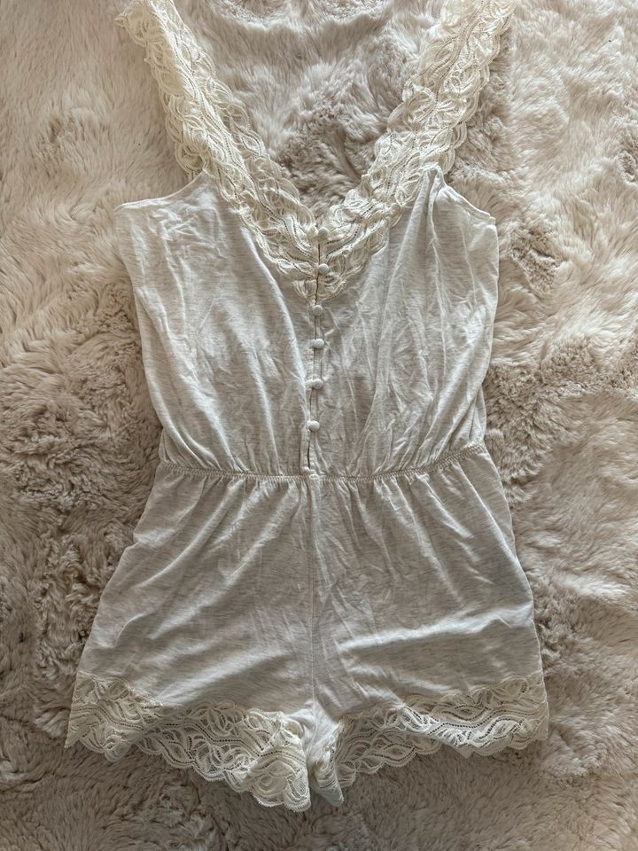 Oysho Sleepy Jumpsuit grau Creme Spitze Größe S wie neu in Freiburg im Breisgau