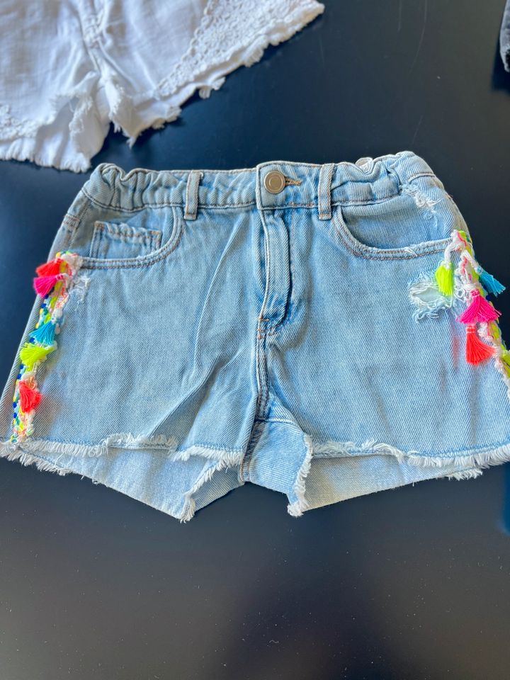 Jeans Shorts Zara Bekleidungspaket Jeans weiß blau Gr.140 in Ingolstadt