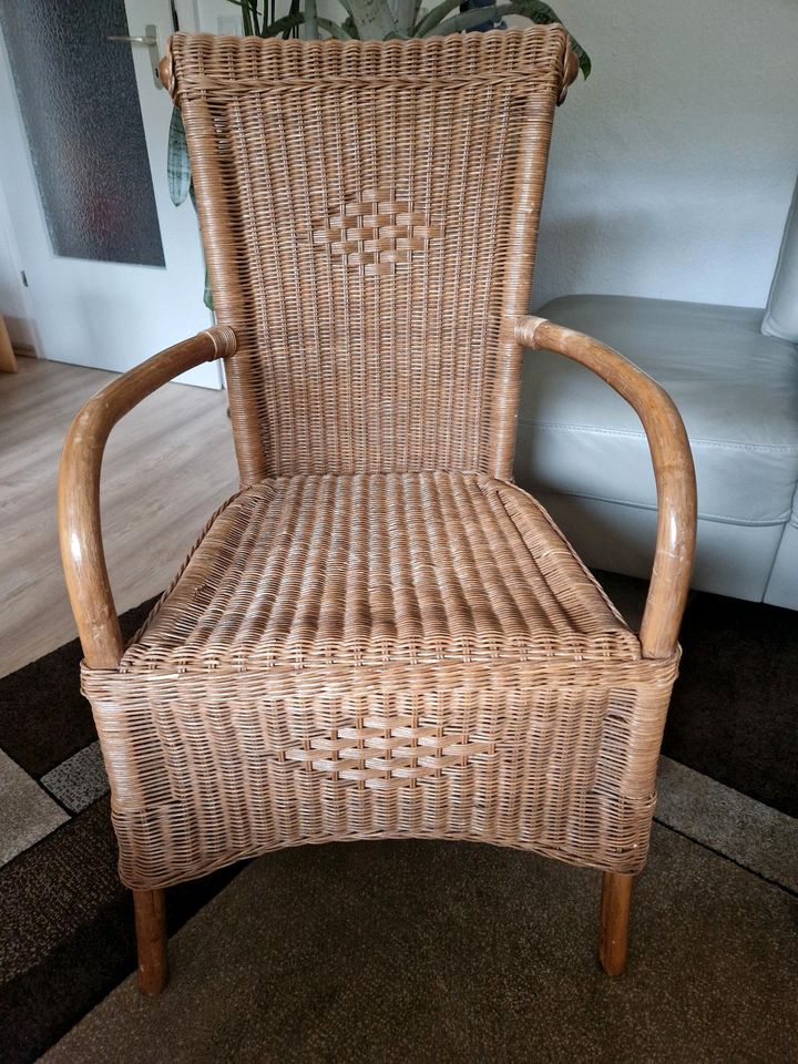 Rattan / Korb Stuhl mit Lehnen in Mülheim (Ruhr)