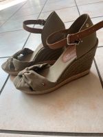 Tommy Hilfiger Wedges Keilsandalen Gr 42 Khaki wie neu! Niedersachsen - Delmenhorst Vorschau