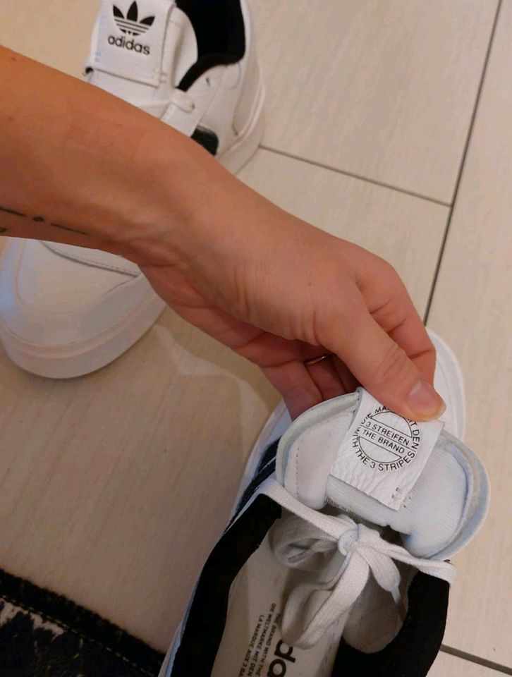 Org.Adidas Sneaker weiß Größe 39 1/3 wie neu in Schongau