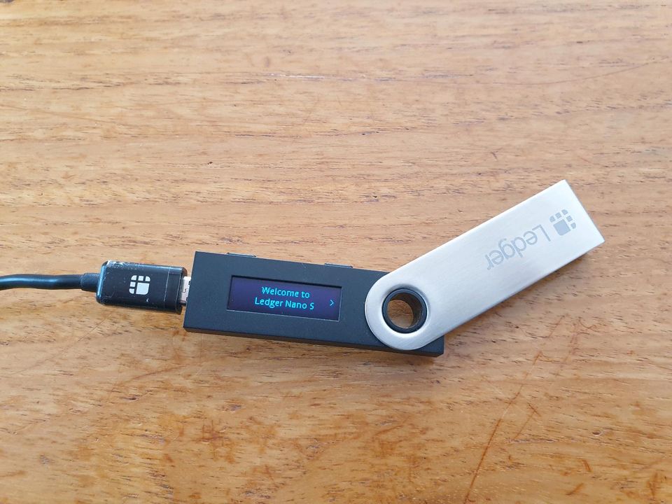 Ledger Nano S Hardware Wallet für Bitcoin, Ethereum u.a. in Essen