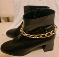 Stiefeletten VIA MILANO Gr. 39 Mit goldfarbenen Kette. Niedersachsen - Wolfsburg Vorschau