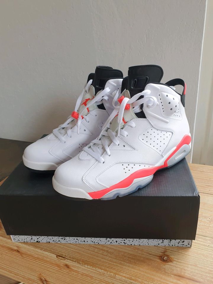 Nike Air Jordan 6 VI, Retro, white infrared black , 44.5 Neu, OVP in Berlin