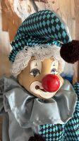 Dekorativer Porzellan Clown Sammelfigur auf Schaukel sitzend Baden-Württemberg - Holzgerlingen Vorschau